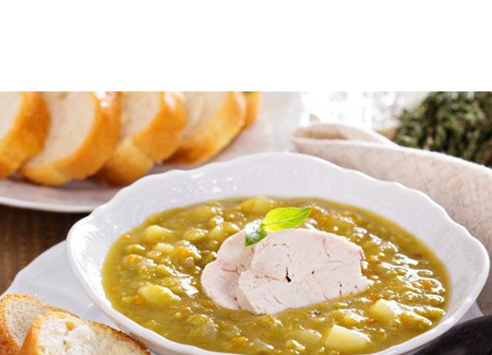 Sopa de pèsols amb crostons de pollastre i all