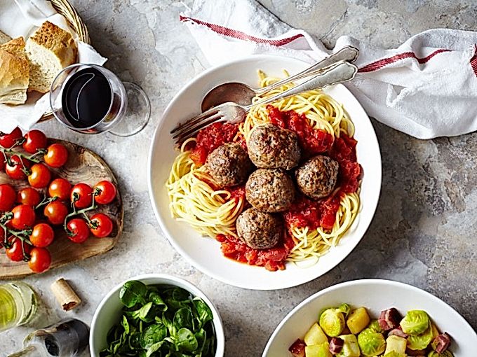 Spaghetti na may Meatballs