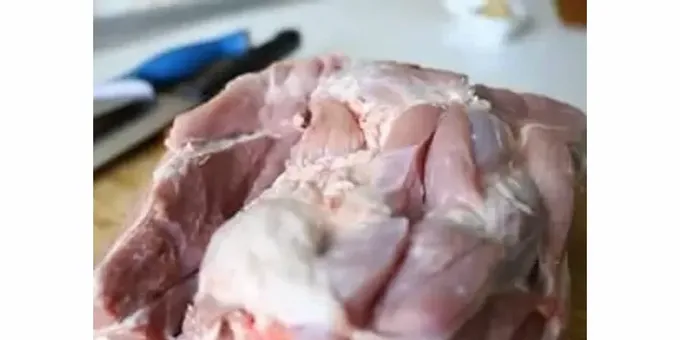  Je třeba vybrat co nejčerstvější maso, aby pokrm byl šťavnatý 