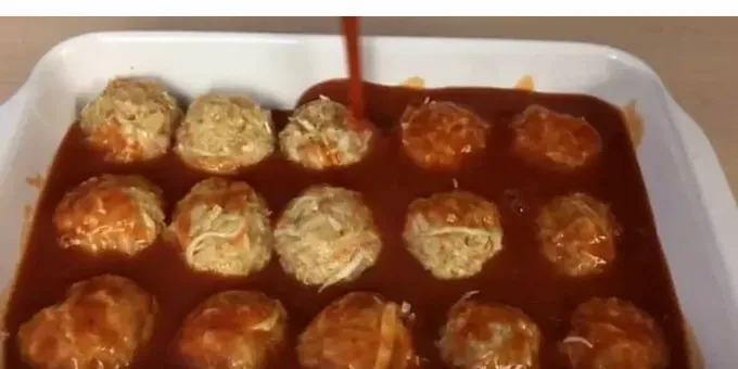  نسكب لفائف الملفوف مع الطماطم 