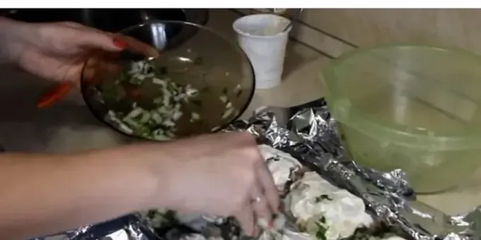 오븐에서 호일로 명태를 요리하는 것은 매우 편리합니다.[ |]이 레시피대로 가마에 구운 명태는 부드럽고 쫄깃해요.
