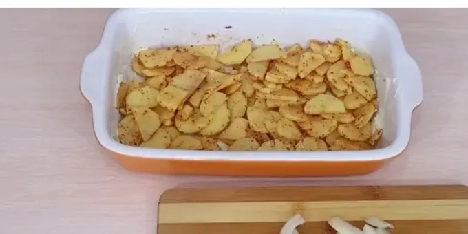 오븐에서 명태를 요리하는 것이 얼마나 맛있는지 보세요.