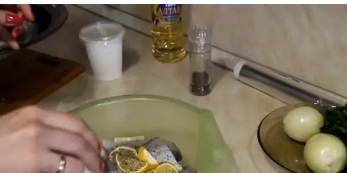 양파 2개를 다집니다.