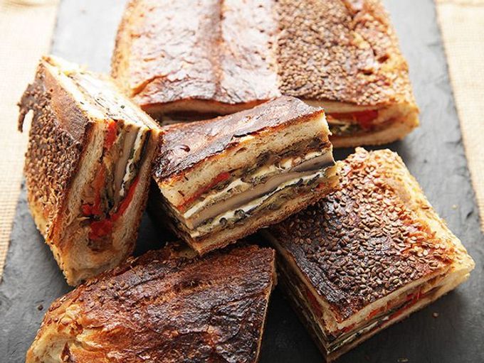 Рецепт сэндвича с жареными овощами и козьим сыром в стиле шутера