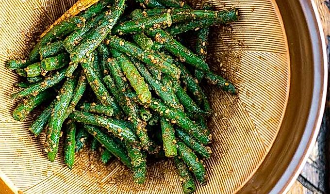 Гомаэ из зеленой фасоли (кунжутная заправка) イ ン ゲ ン の 胡麻 和 え