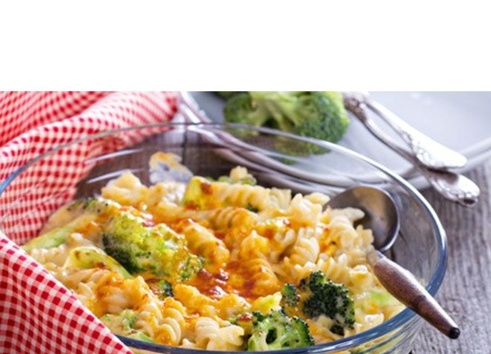 Cassola amb pasta, bròquil i formatge