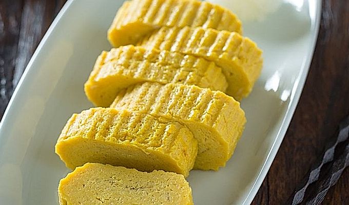 Tamagoyaki (japansk rullet omelett) 玉 子 焼 き