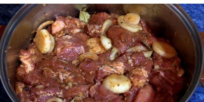 Marinada per a broquetes de porc, quina és millor cuinar? Depèn de tu decidir!