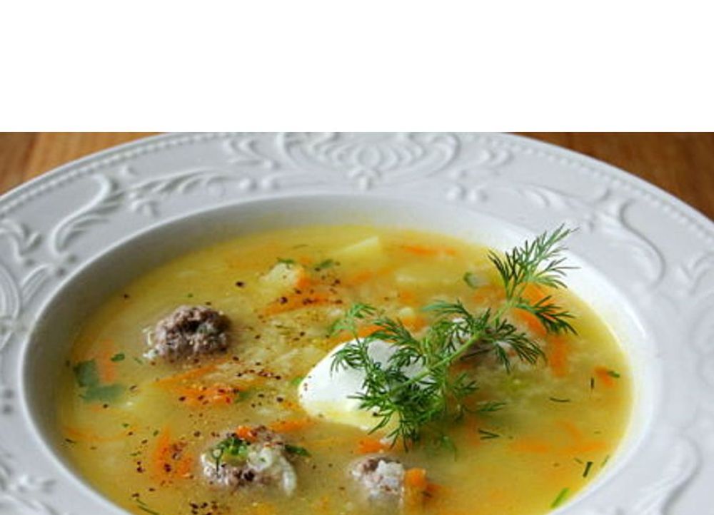 Reissuppe mit Hackbällchen