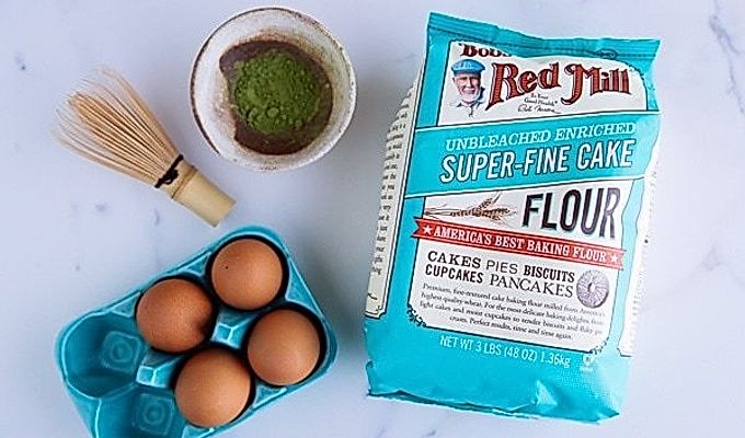 Matcha Souffle-pandekage med Bobs røde mølle superfin kagemel