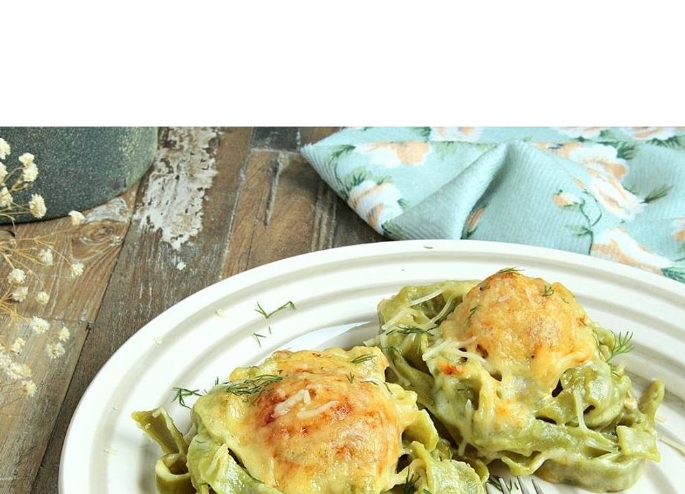 Pasta nesten met gehaktballen en pompoen