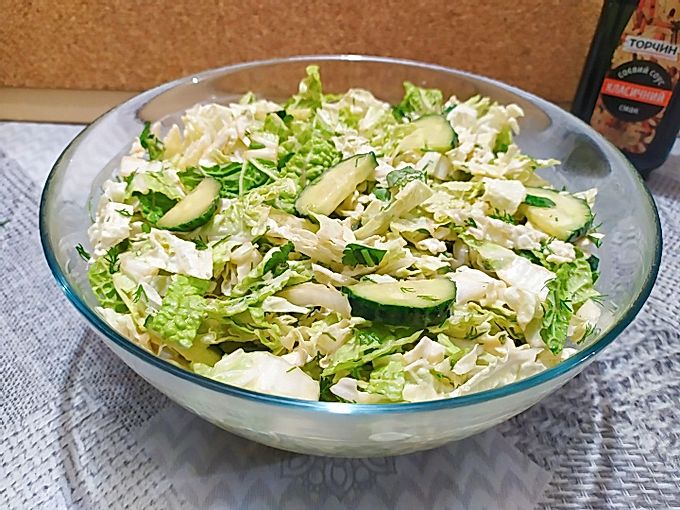 Insalata di cavolo cinese con cetriolo