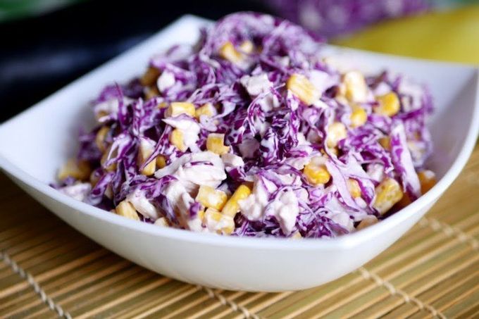 Kırmızı lahana, kereviz ve havuç salatası