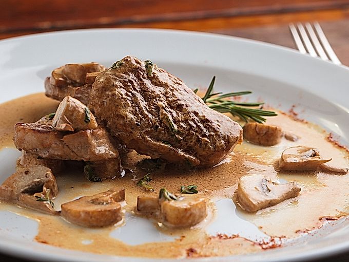 Manzo al forno al vino rosso