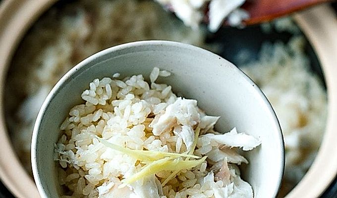 Tai Meshi(日本鲷鱼饭)盛在饭碗中。