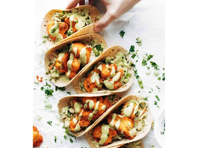 Buffalo Bloemkool Taco's met Avocado Crema