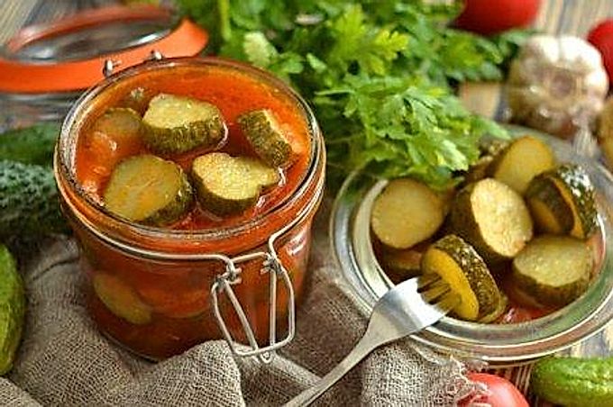 20 semplici insalate di cetrioli per l'inverno