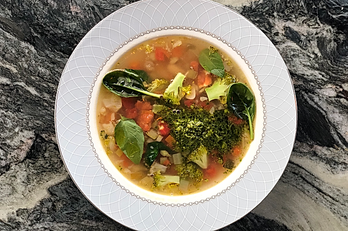 Recette du week-end : soupe minestrone de légumes au pesto maison