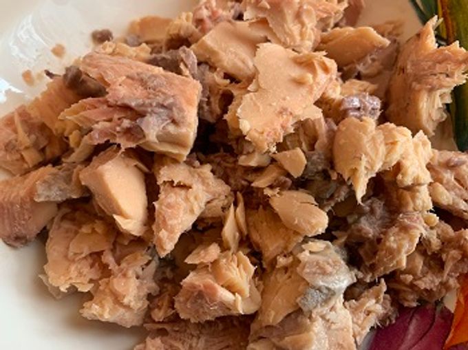 Mezcla de peix en conserva amb tàperes