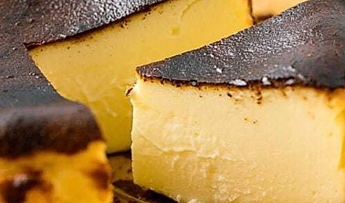 Форма для торта с баскским обожженным чизкейком.