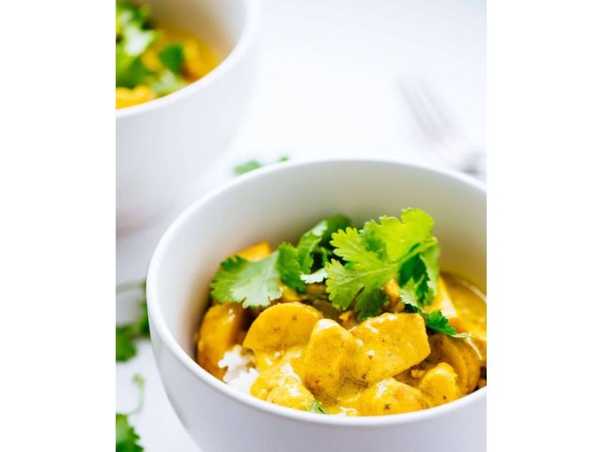 Poulet au curry jaune thaï avec pommes de terre