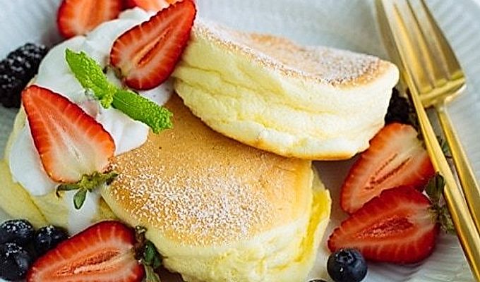 Souffle frittelle giapponesi con frutti di bosco e w…
