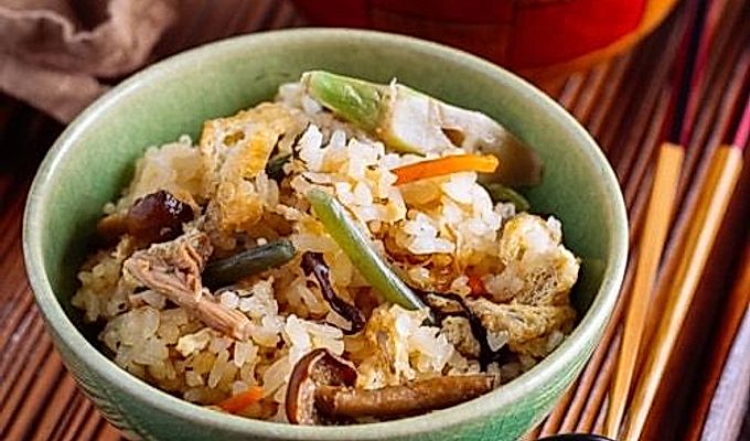 Riso con Verdure di Montagna (Sansai Gohan) servire…