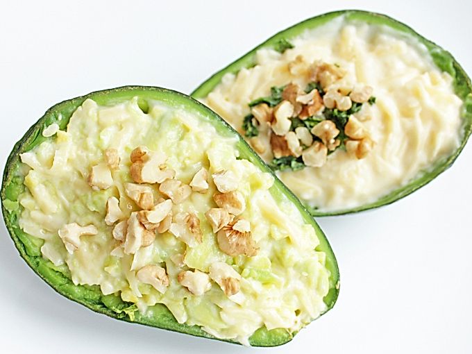 Aperitivo de queso en aguacate