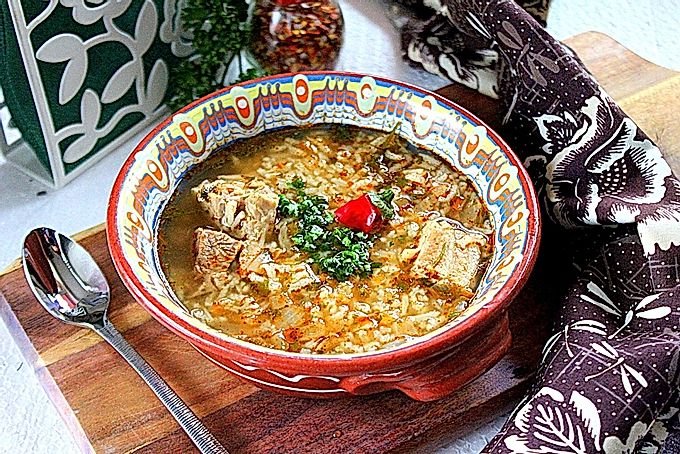 Zuppa di kharcho di maiale sostanziosa