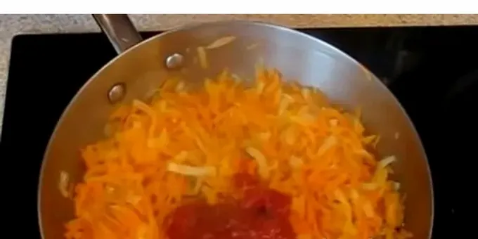  أولاً ، اقلي السمك. 