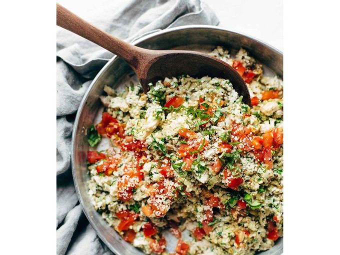 Здоровый салат с курицей и травами Garpc