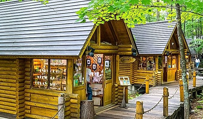 деревянные магазины на Ningle Terrace