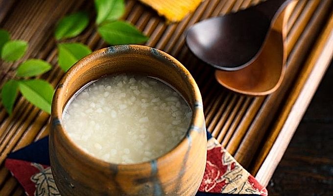 أمازاكي (مشروب أرز ياباني مخمر) 甘 酒