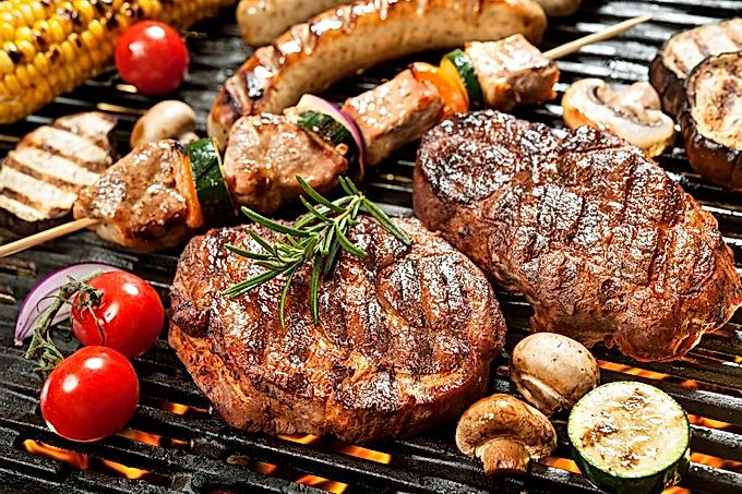 Grill o smaku soczystym: 5 przepisów na Twoje ulubione danie, porady dotyczące wyboru mięsa i rodzajów marynat