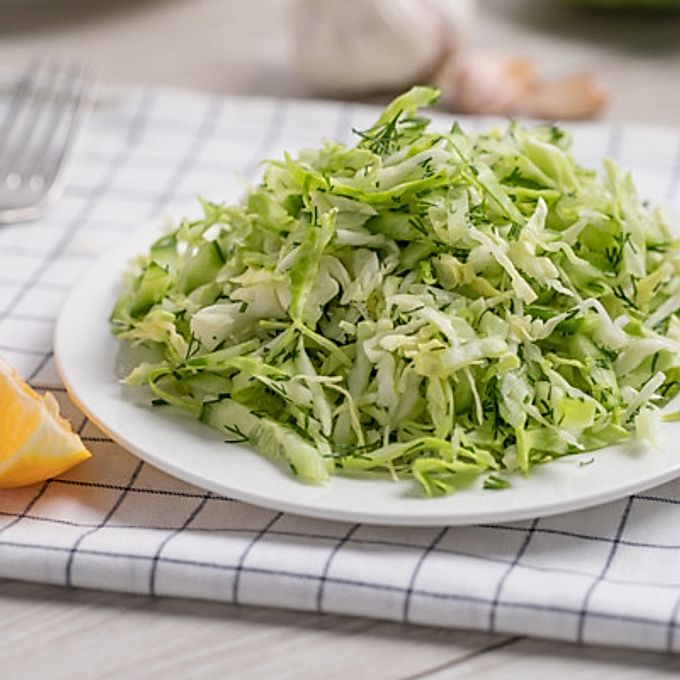 Salade de chou frais au concombre