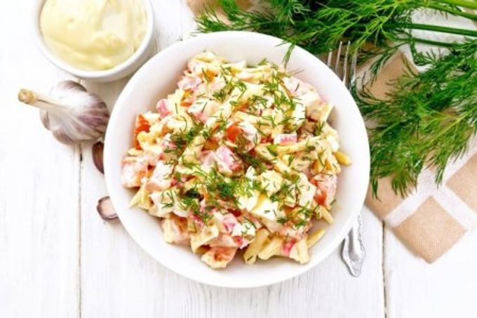 20 salads with egg pancakes that any housewife will appreciate