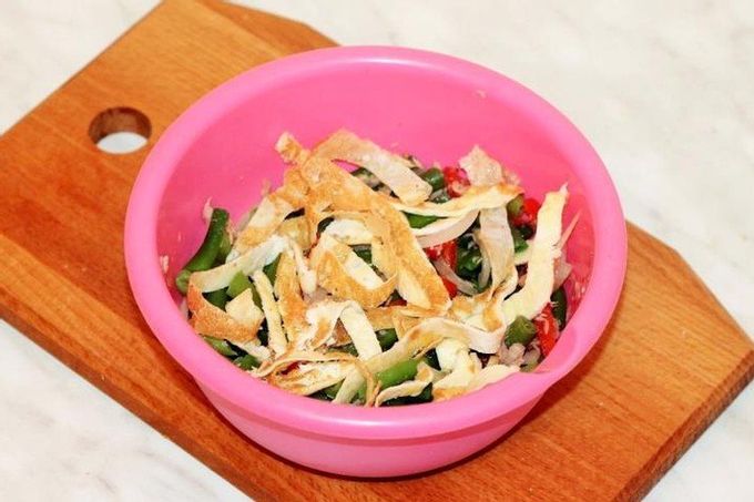 Tuna Salad with Egg Pancakes and Asparagus