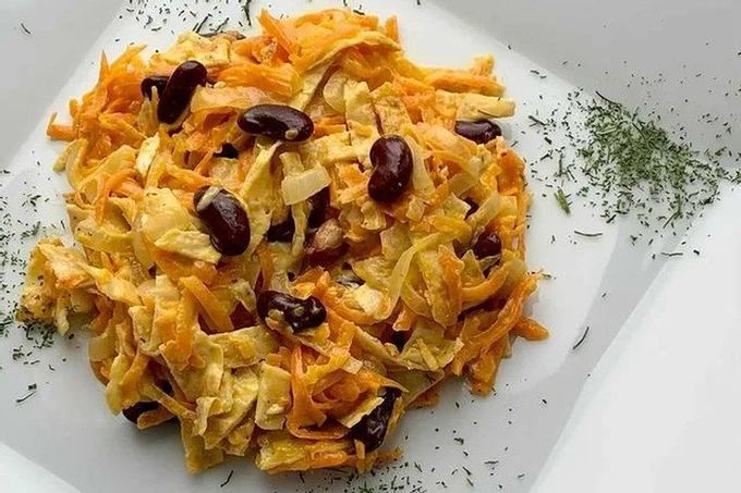 Salad with Beans, Cheese and Egg Pancakes
