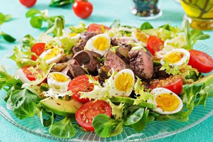 20 salads with egg pancakes that any housewife will appreciate