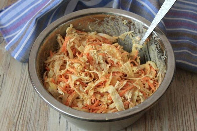 Korean carrot, turkey and egg pancake salad