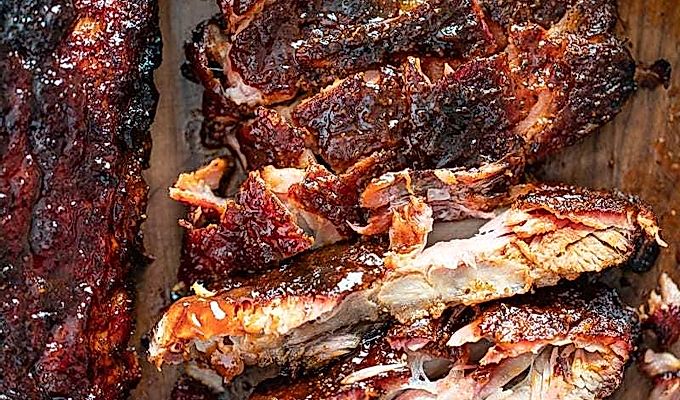 Traeger Baby Back Bordák ihlette Franklin BBQ