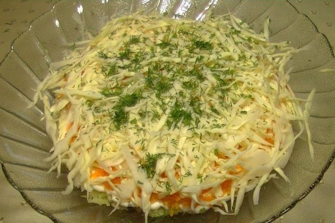 Ensalada con col, patatas y espadines