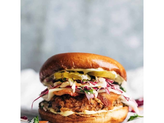 แซนด์วิชไก่ทอดช่วงฤดูร้อนกับ Tangy Slaw