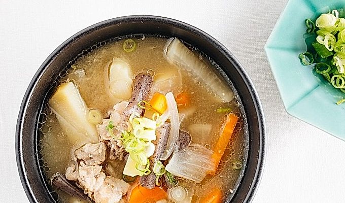 Instant Pot Tonjiru (varkens- en groentemisosoep) 豚汁(圧力鍋)