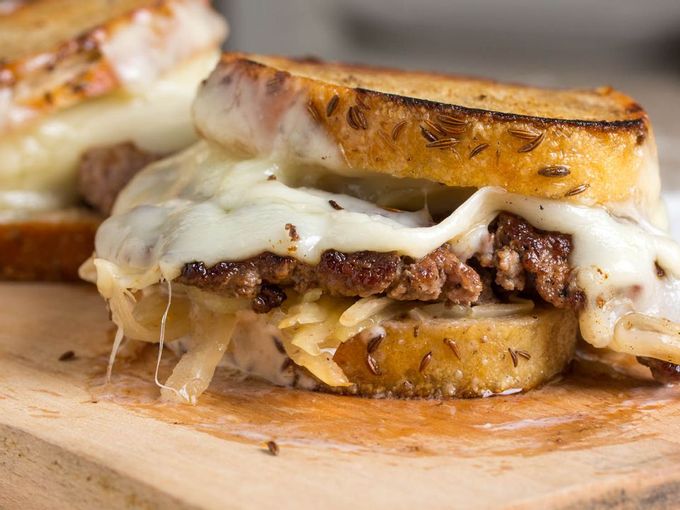 Smashed Reuben Burgers Opskrift
