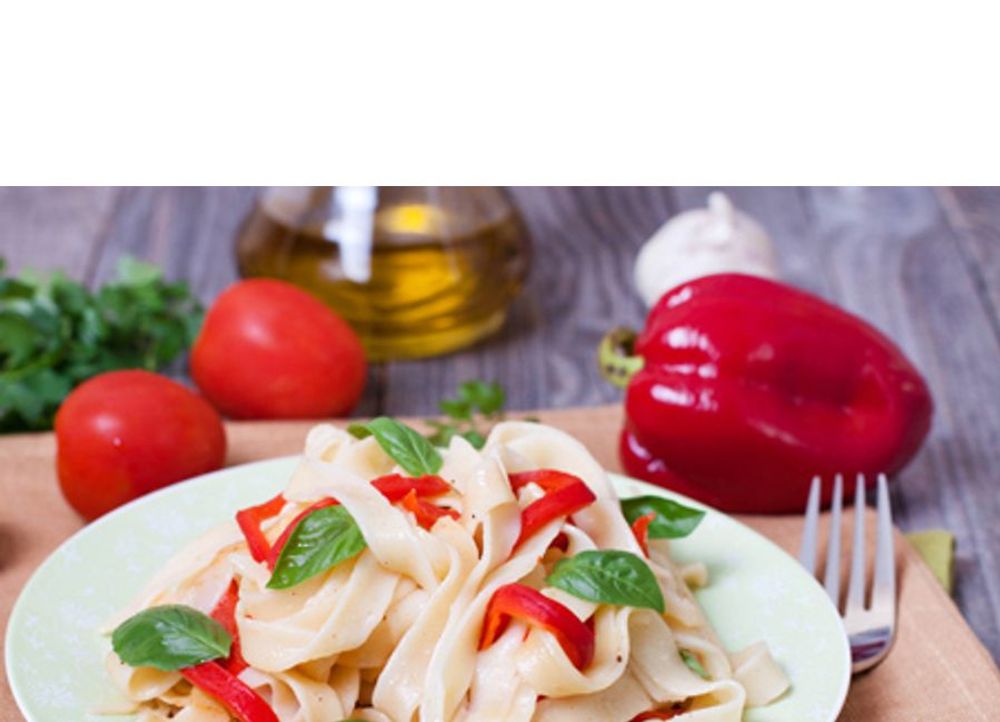 Pasta mit gebackenem Pfeffer und Basilikum