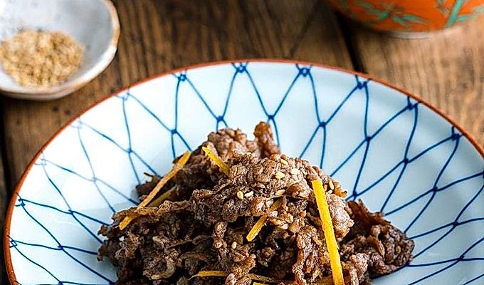 Тушеная говядина с имбирем (шигурени) 牛肉 の し ぐ れ 煮
