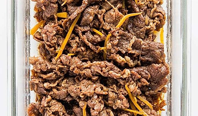 Un envàs de vidre farcit de vedella cuita amb gingebre (Shigureni)