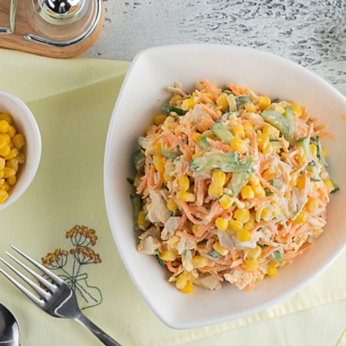 Ensalada de pechuga de pollo y zanahoria coreana