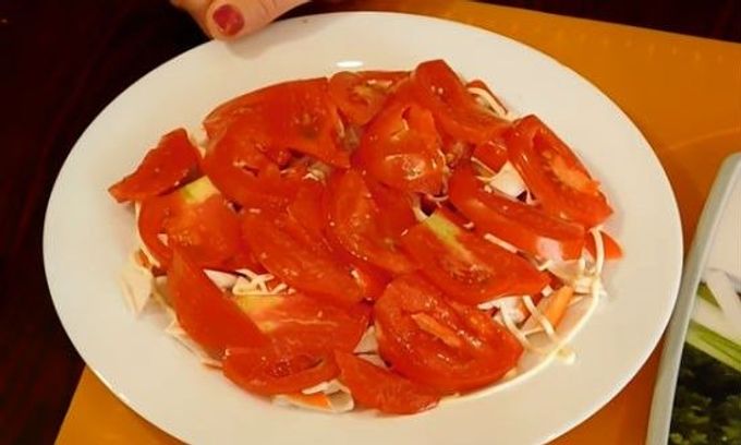 Солим перчим слой помидоров